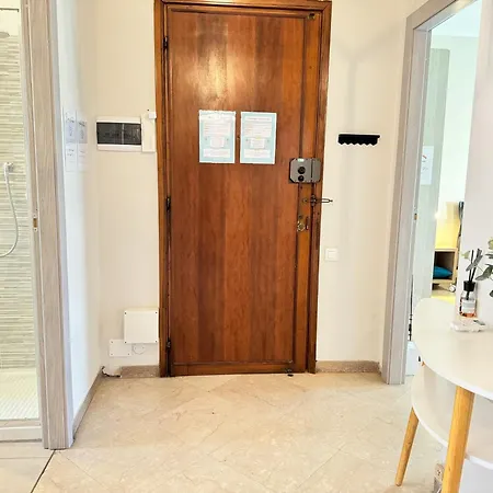 Апартаменты Downtown Alba, With Two Bedrooms And Terrace Альба
